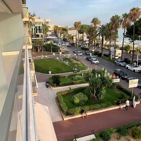 Croisette - Luxurious 2 Bedroom, Panoramic Sea View Daire Cannes